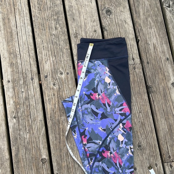 Patagonia 3/4 leggings- 21917 Abstract Jungle Print - Picture 5 of 7